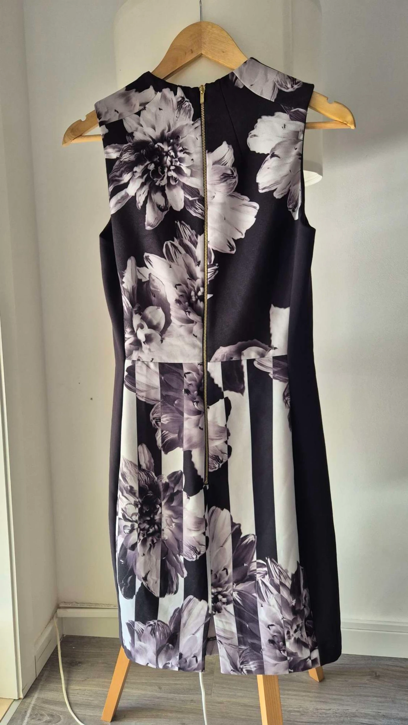 H&M bloemenjurk zwart en wit – Maat 38 – photo 2
